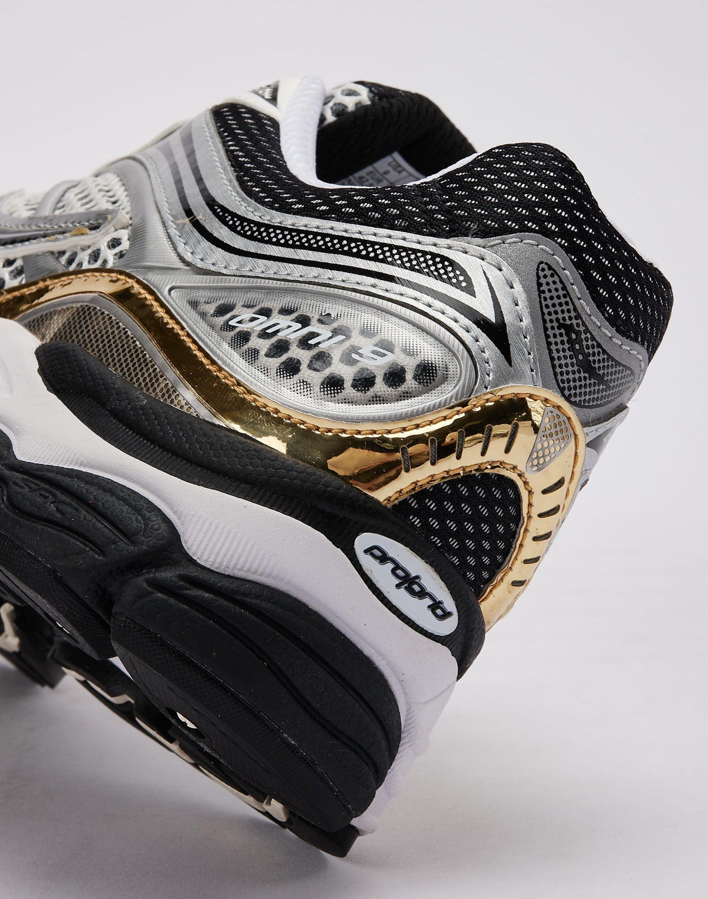 Saucony ProGrid Omni 9