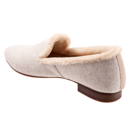 Trotters Glory T2160-156 Womens Beige Leather Slip On Loafer Flats Shoes