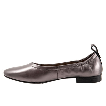 Trotters Gia T2252-033 Womens Gray Leather Slip On Ballet Flats Shoes