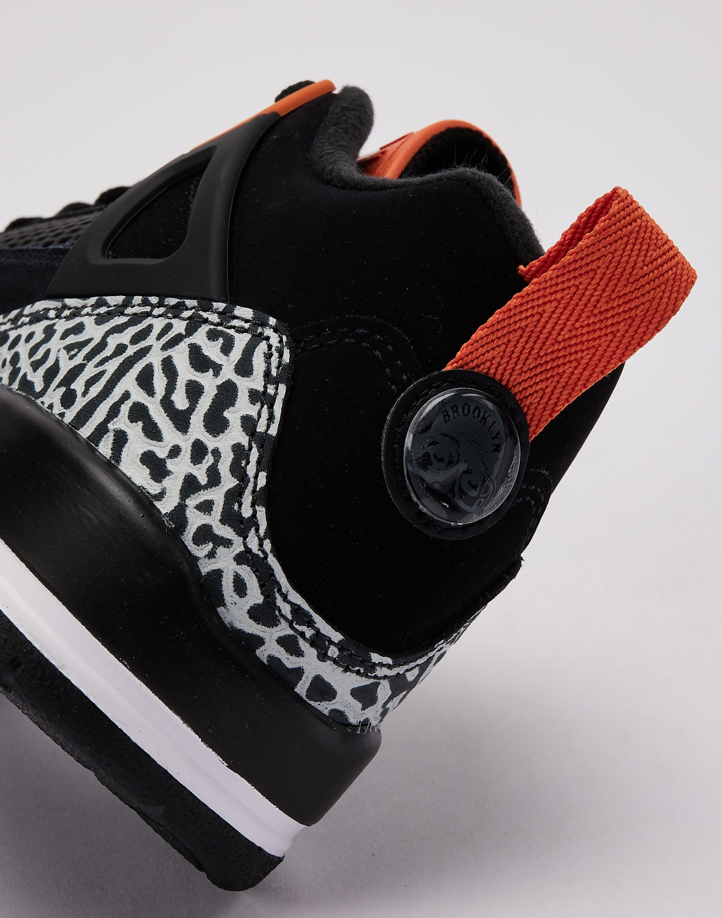 Jordan Spizike Low Grade-School