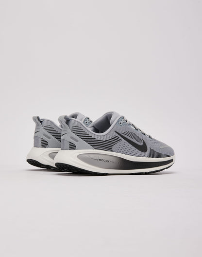Nike Vomero 18 Grade-School