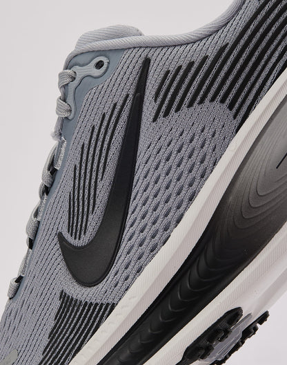Nike Vomero 18 Grade-School
