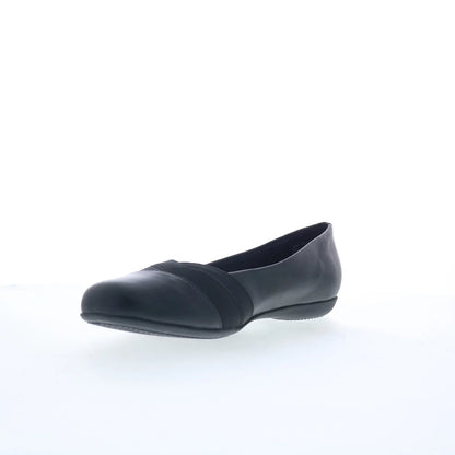 Trotters Stella T2374-001 Womens Black Synthetic Slip On Ballet Flats Shoes