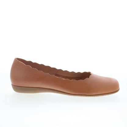 Trotters Sabine T2255-215 Womens Brown Leather Slip On Ballet Flats Shoes